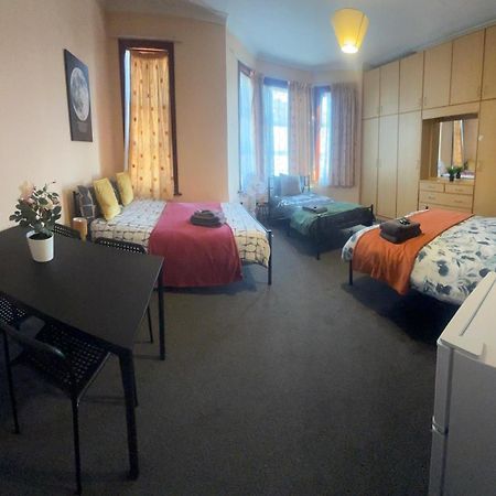 25 Minutes To Central London Rooms 35 外观 照片