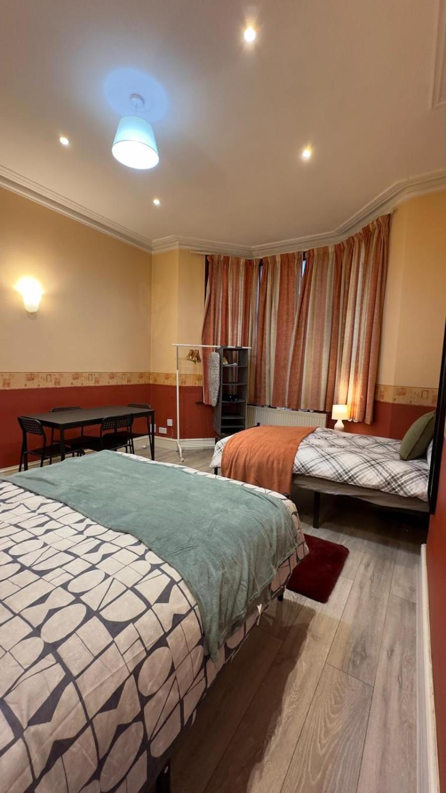 25 Minutes To Central London Rooms 35 外观 照片