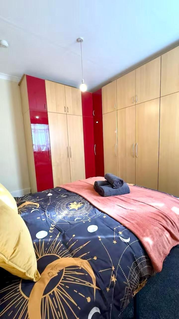 25 Minutes To Central London Rooms 35 外观 照片